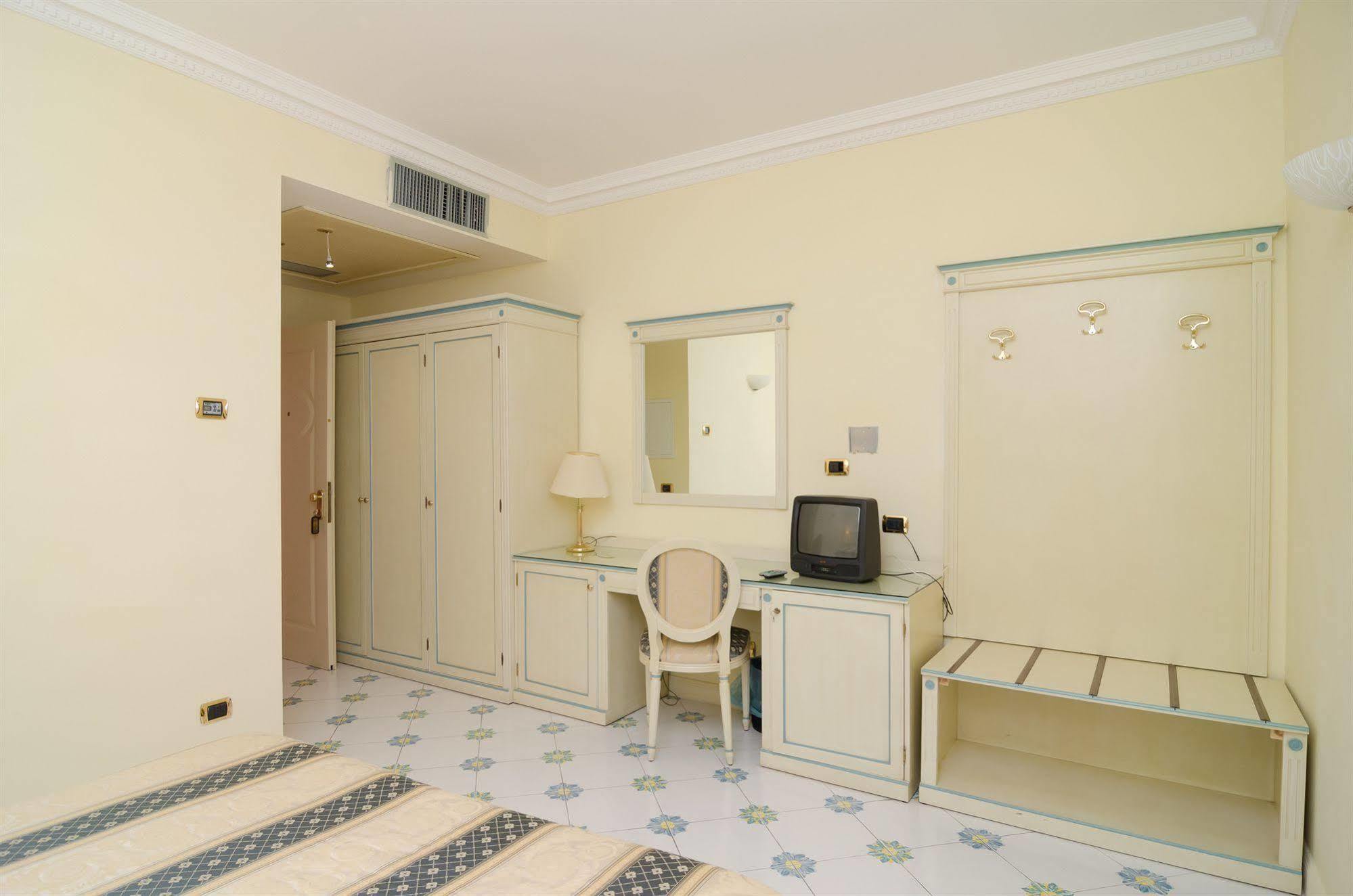 Hotel Flora Wellness & Beauty Искья Экстерьер фото