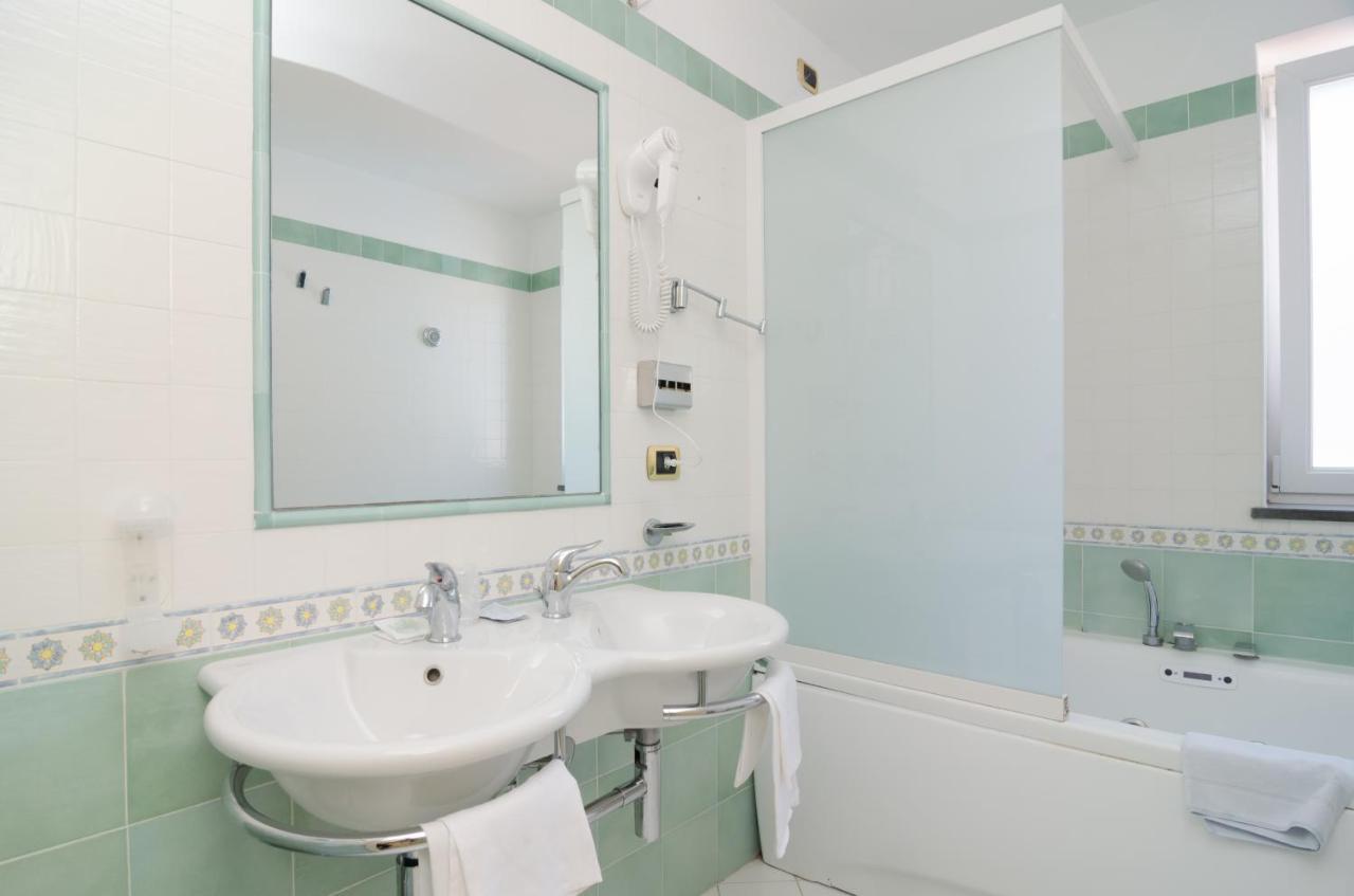 Hotel Flora Wellness & Beauty Искья Экстерьер фото